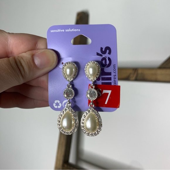 Claire’s Elegant Silver and Pearl Drop Earrings - Picture 1 of 3